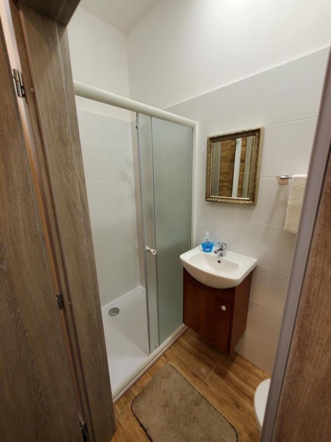 Hotel Koruna Penzion Теплице-над-Метуи Экстерьер фото